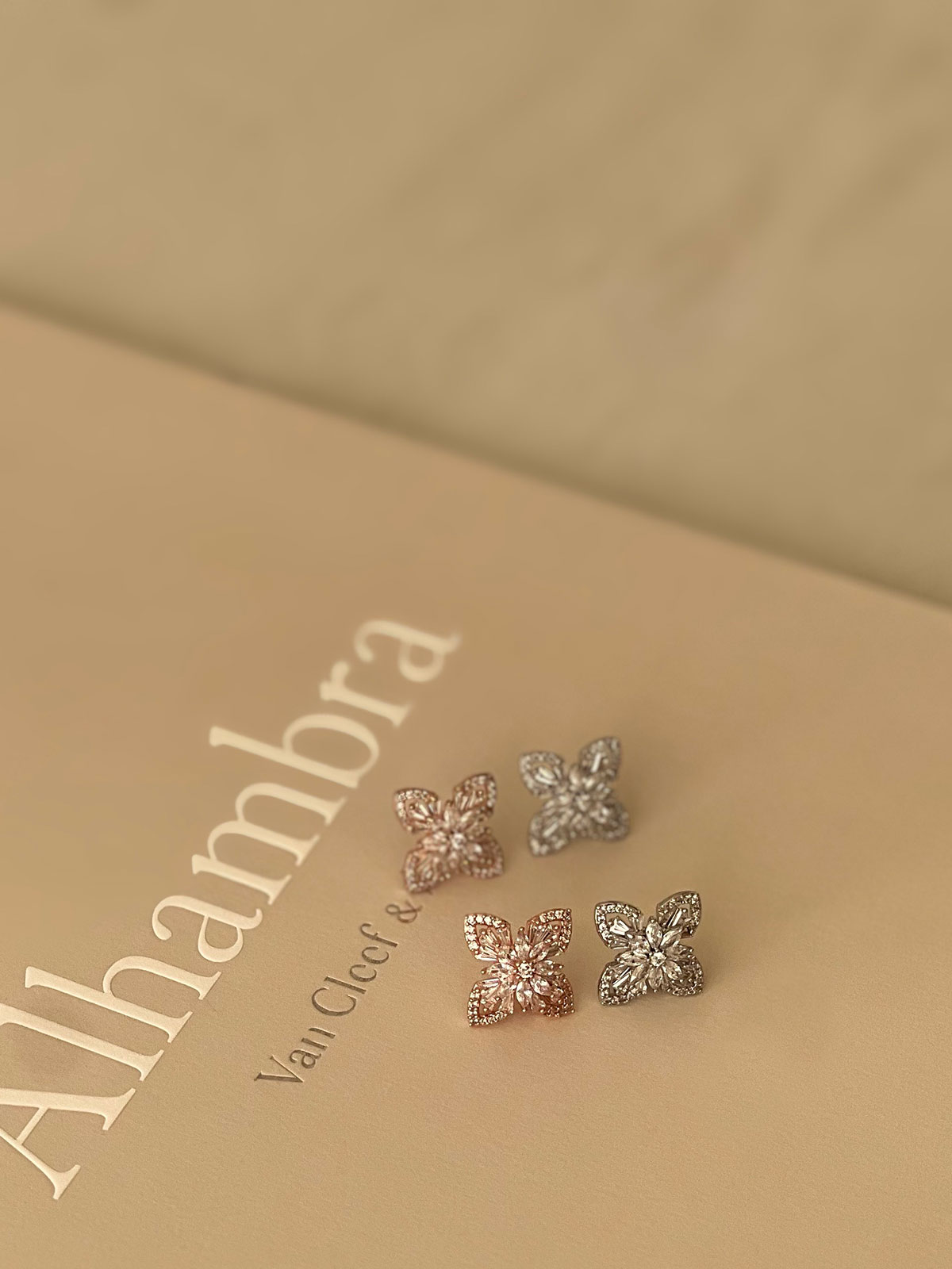 floralビジューピアス