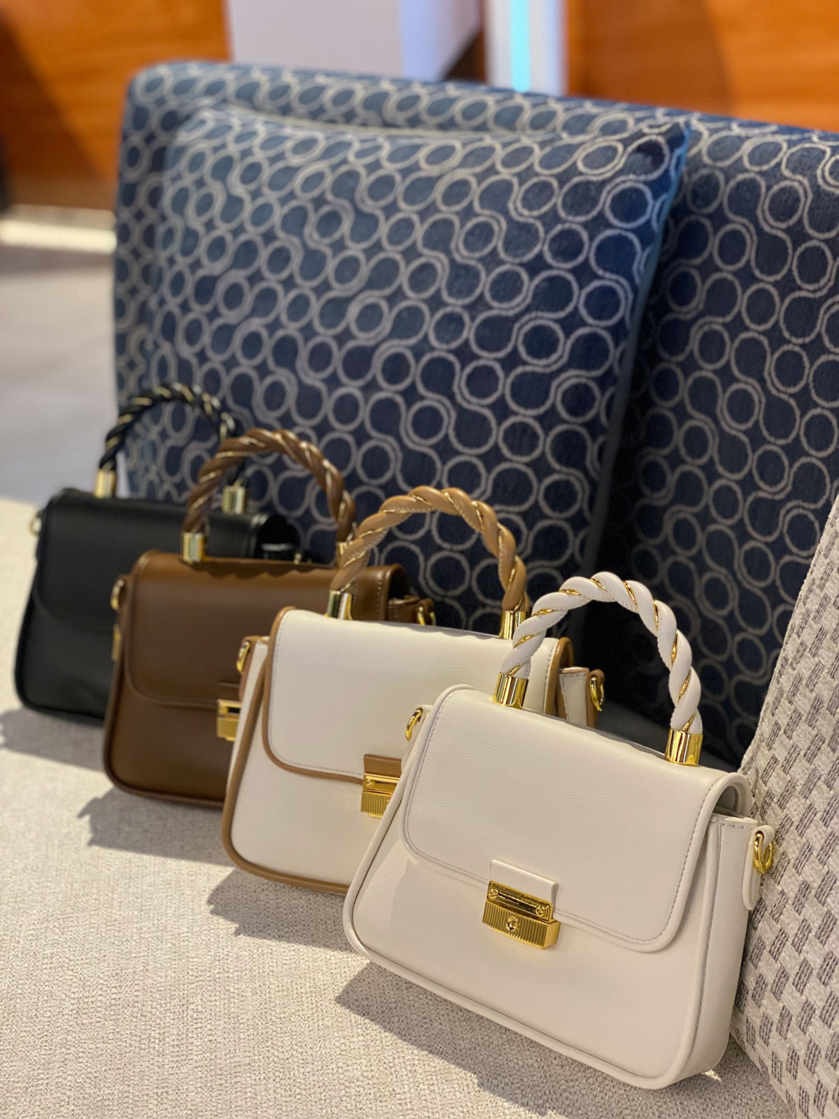  TWIST HANDLE BAG 顼: