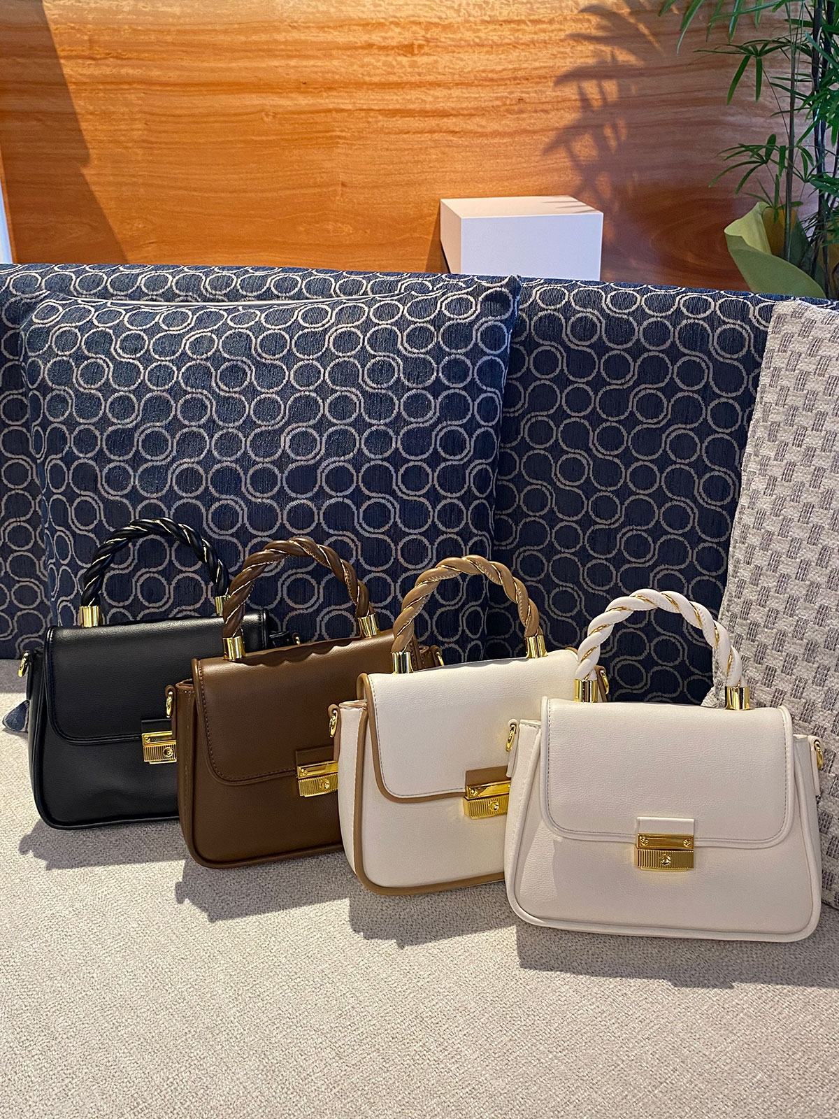  TWIST HANDLE BAG 顼: