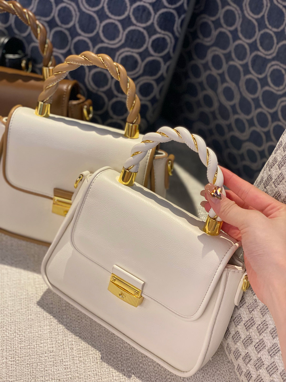  TWIST HANDLE BAG 顼: