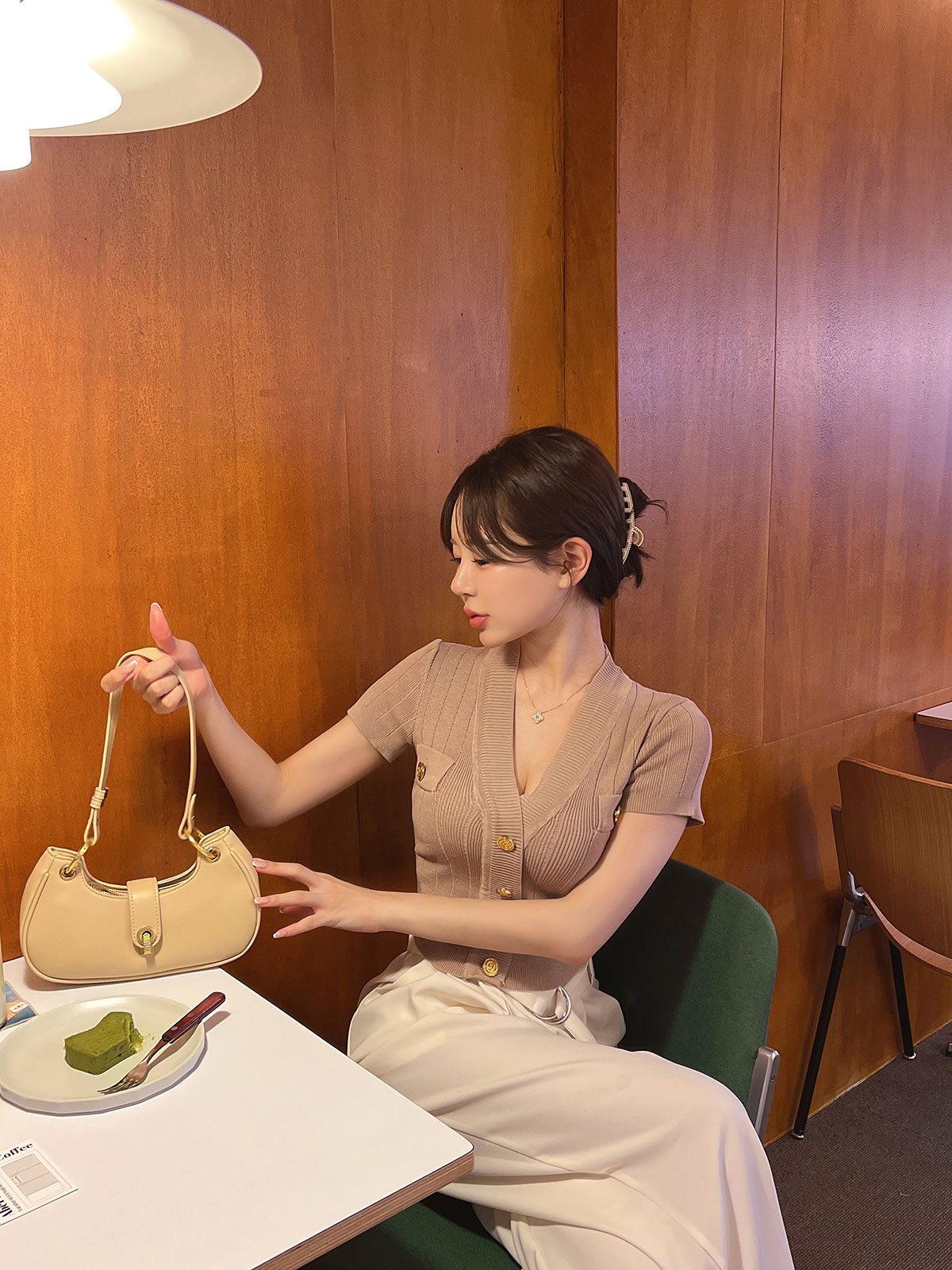 クン チャルトクスリムトップ カラー:ライトグレー、ベージュ