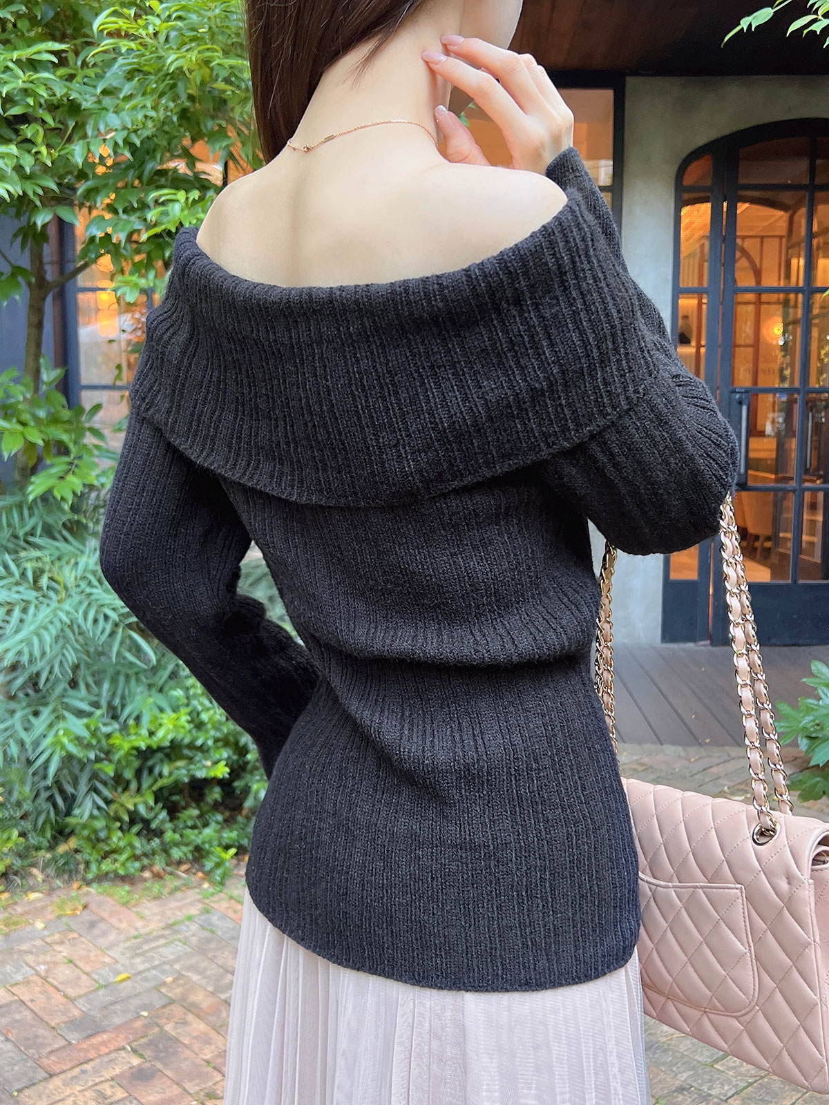 クン ボタンアクセントオフショルダーknit カラー: