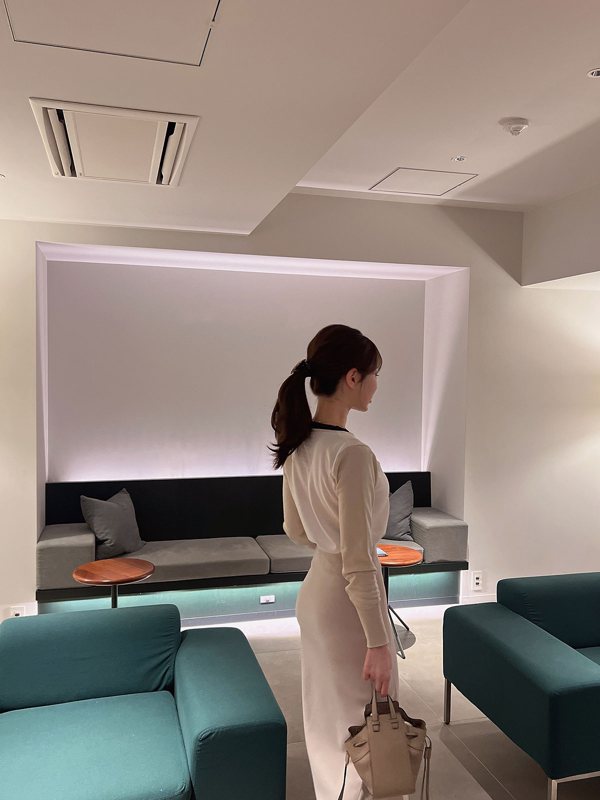 クン モノカラーブロッキングニット カラー:ブラック/アイボリー、アイボリー/ホワイト