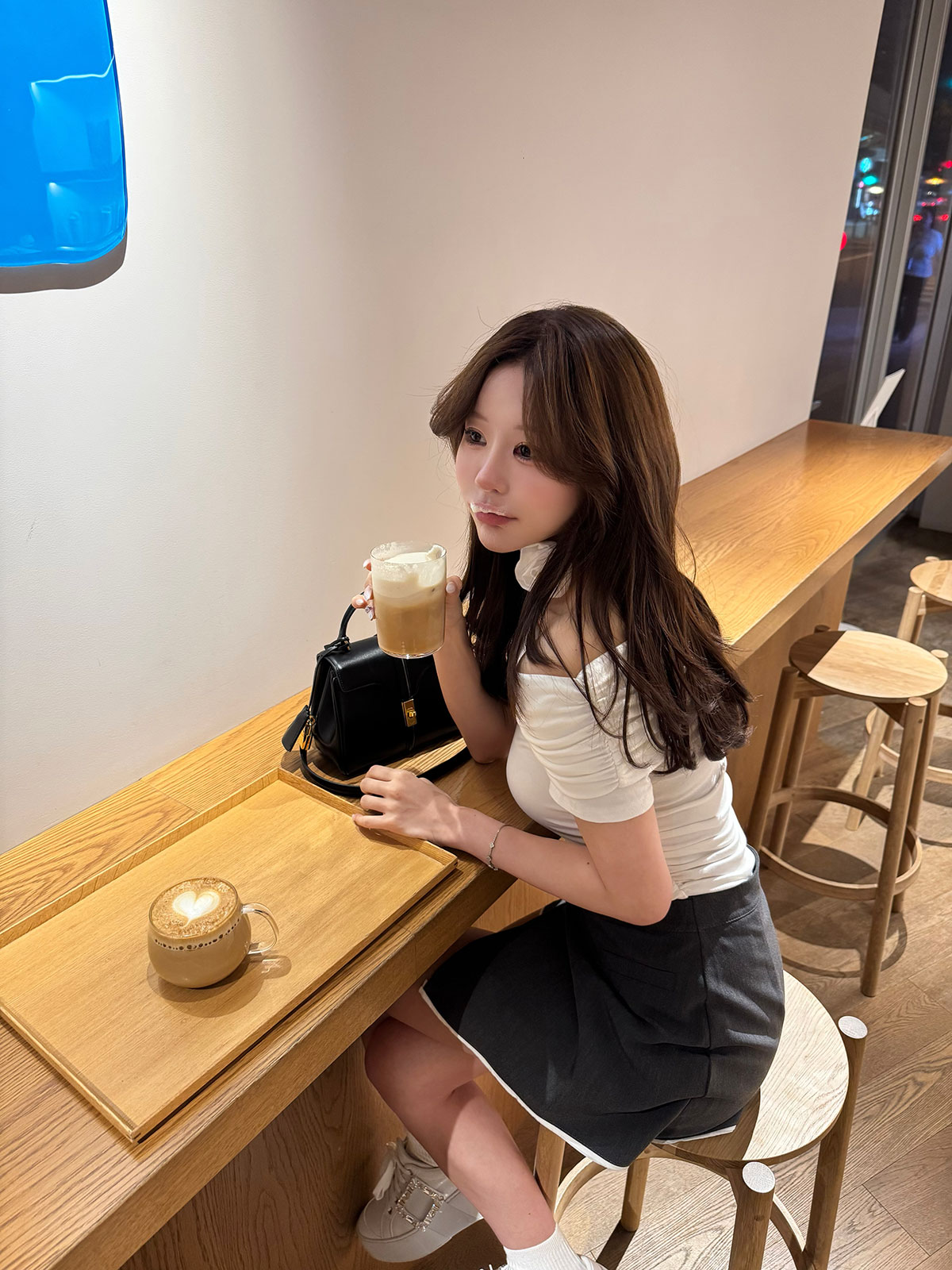 クン ローズタイギャザリングTOP カラー:ブラック、クリーム、ホワイト、ブルー