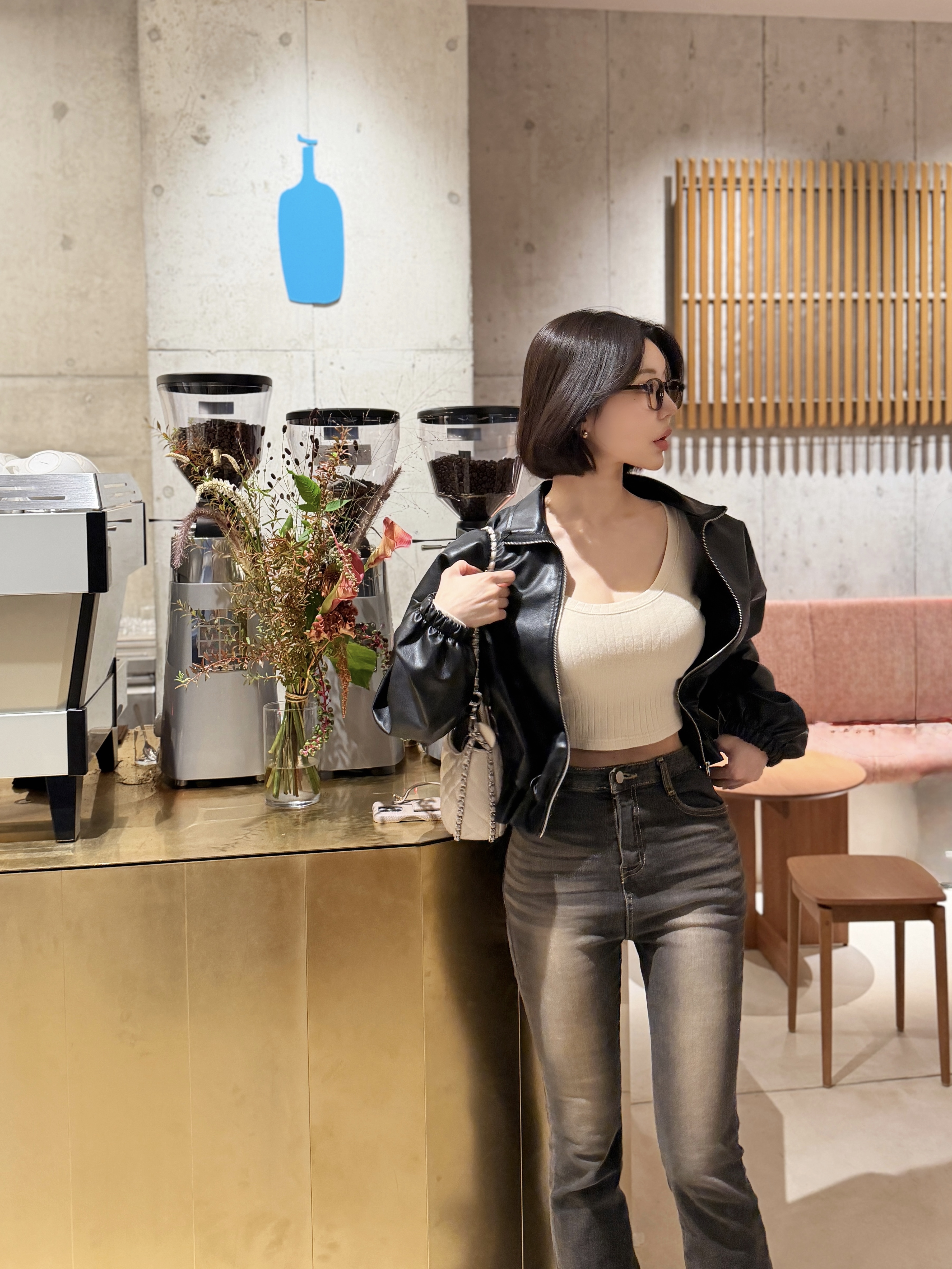 クン フリルヘムレザーJK カラー:ブラック、アイボリー