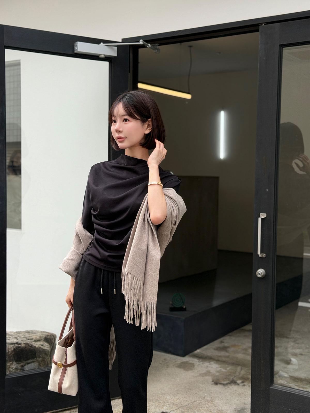 クン シルクタッチストレッチパンツ カラー:ブラック、ヌーディーベージュ、ブラウン
