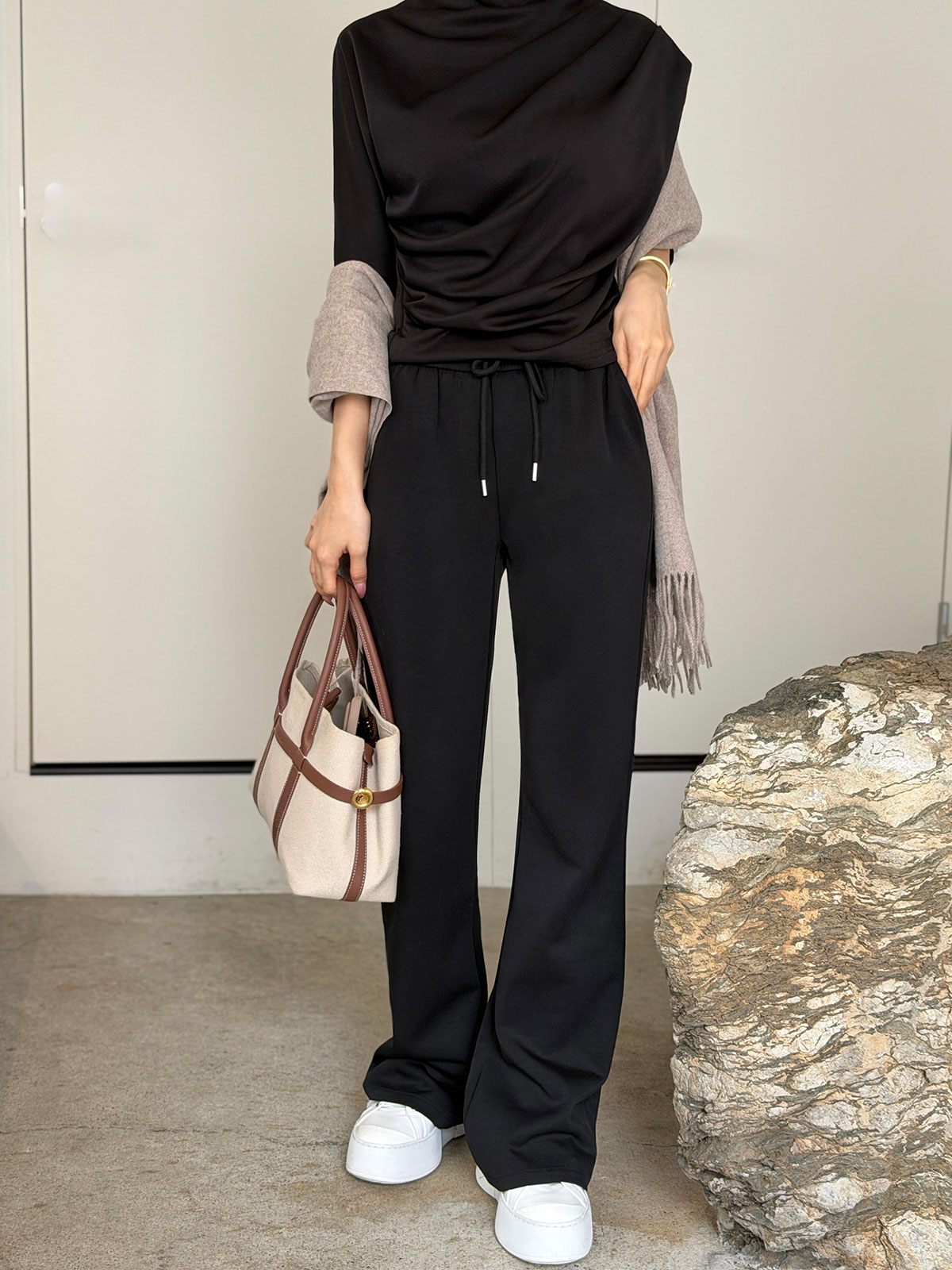 クン シルクタッチストレッチパンツ カラー:ブラック、ヌーディーベージュ、ブラウン