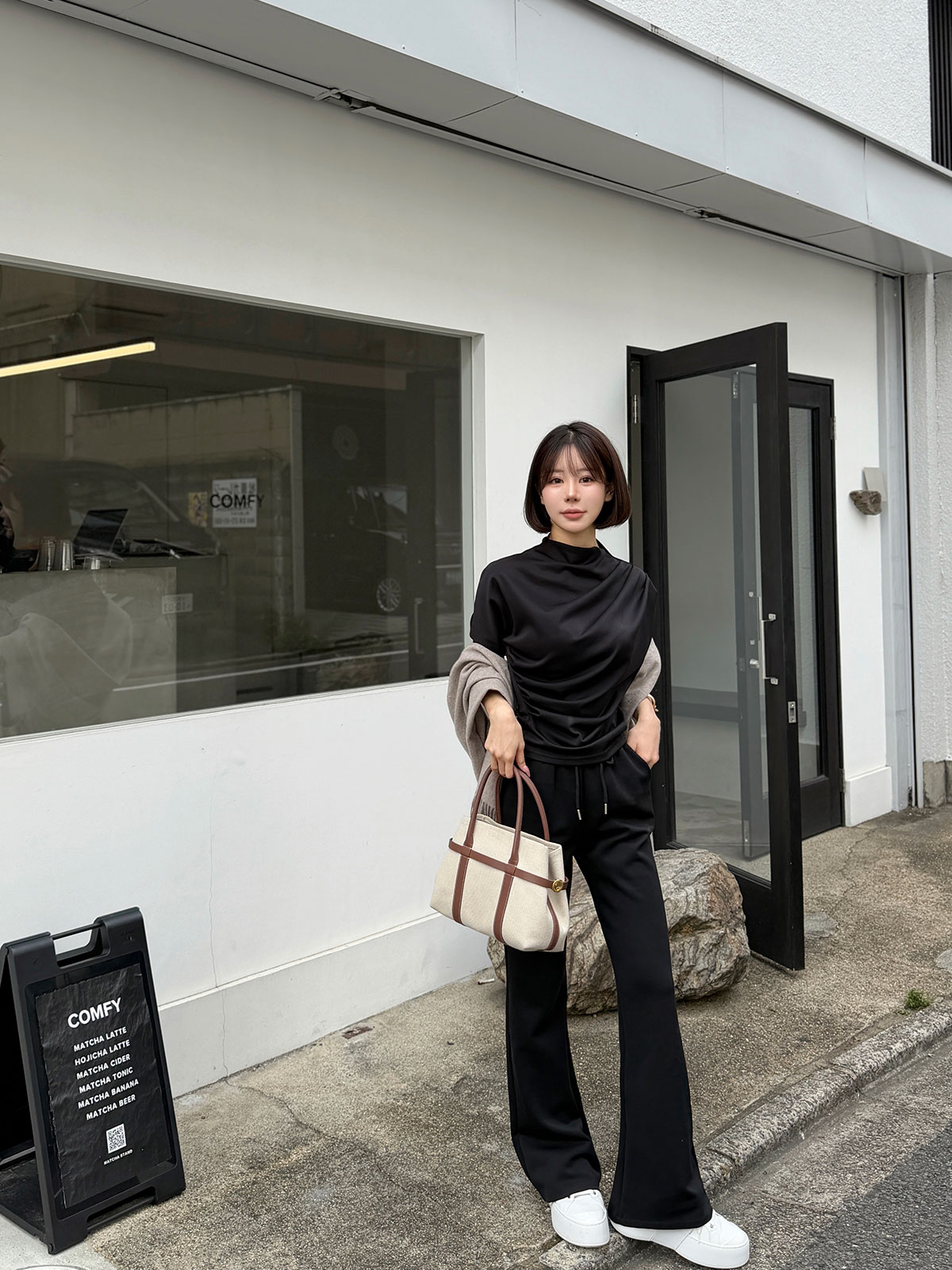 クン シルクタッチストレッチパンツ カラー:ブラック、ヌーディーベージュ、ブラウン