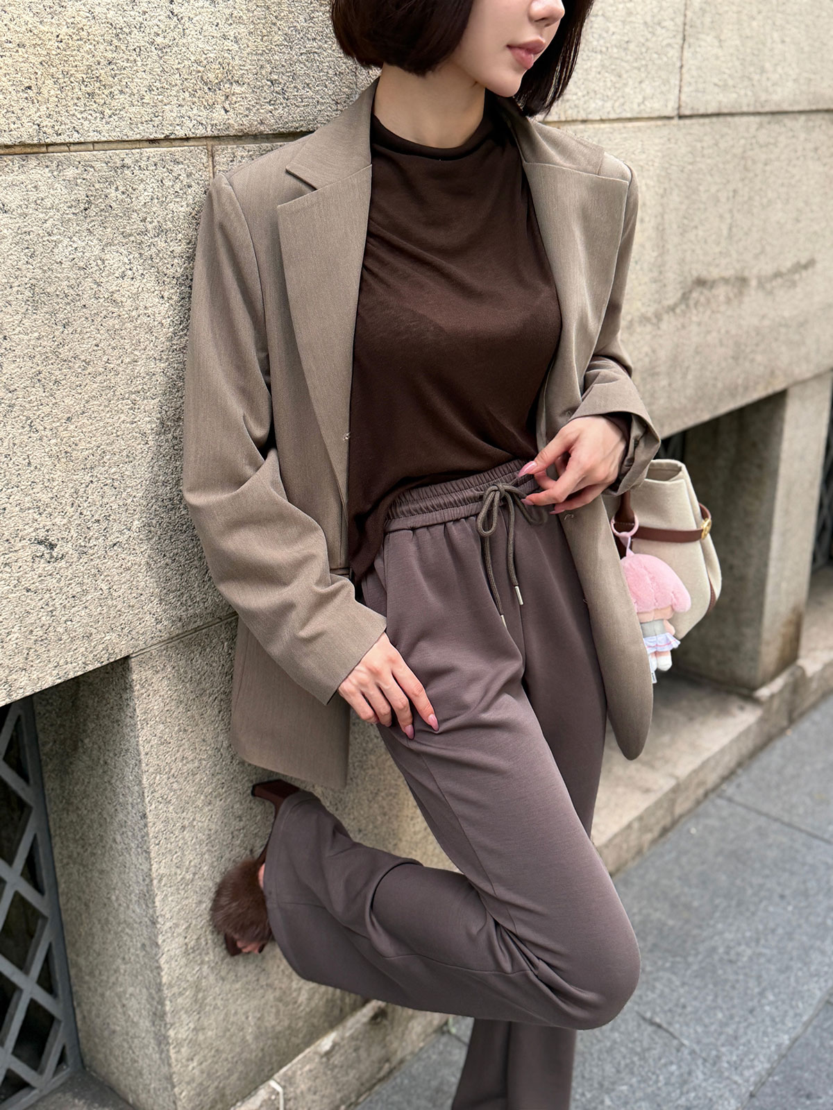 クン シルクタッチストレッチパンツ カラー:ブラック、ヌーディーベージュ、ブラウン