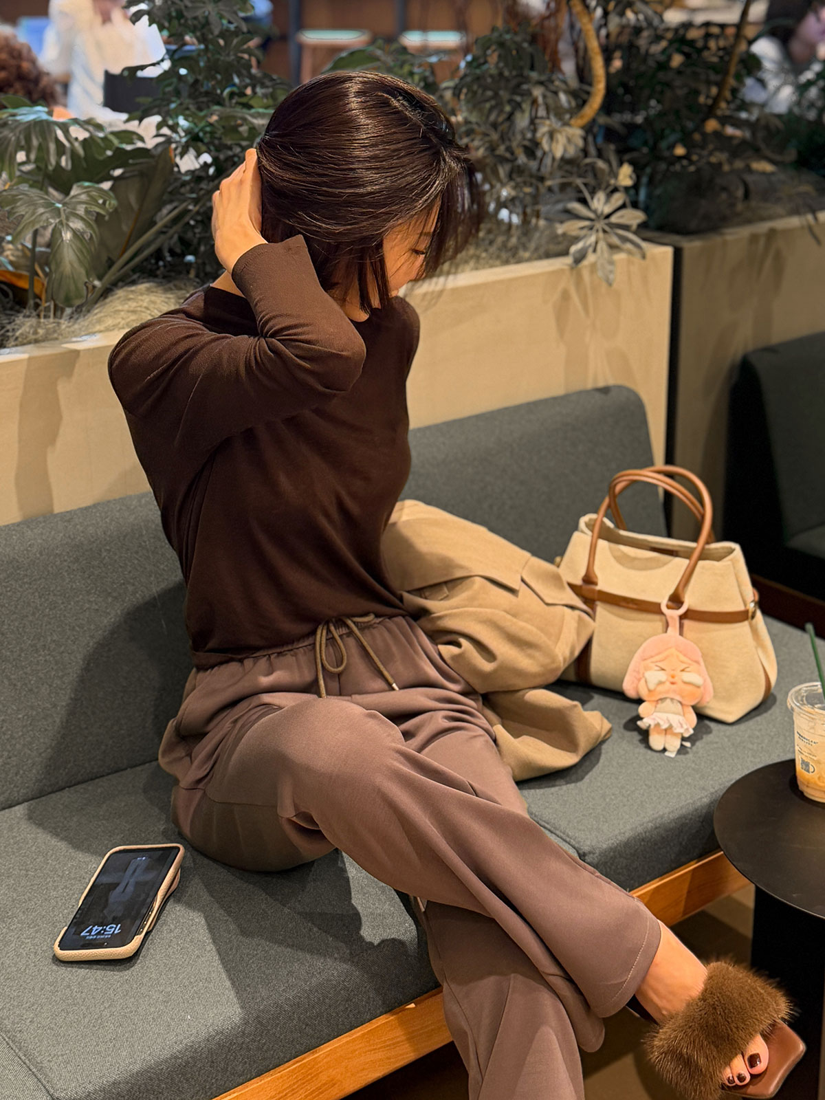 クン シルクタッチストレッチパンツ カラー:ブラック、ヌーディーベージュ、ブラウン