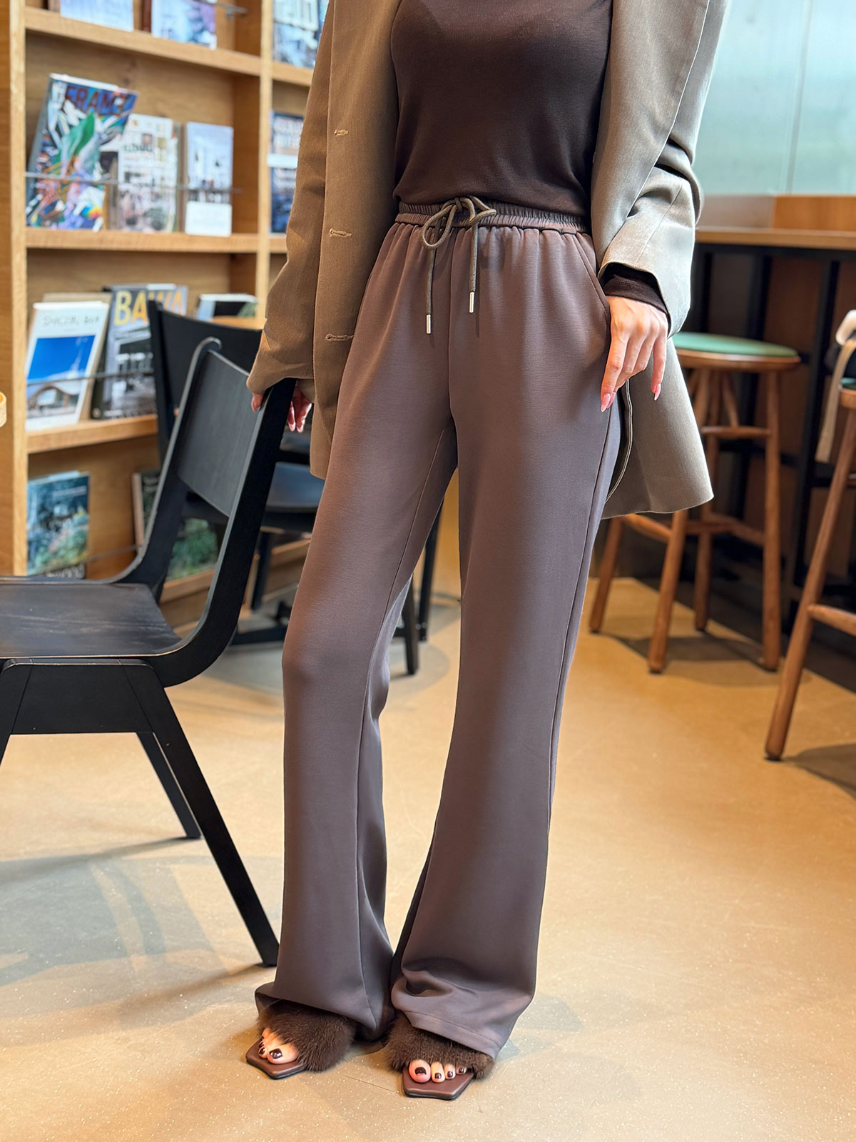 クン シルクタッチストレッチパンツ カラー:ブラック、ヌーディーベージュ、ブラウン