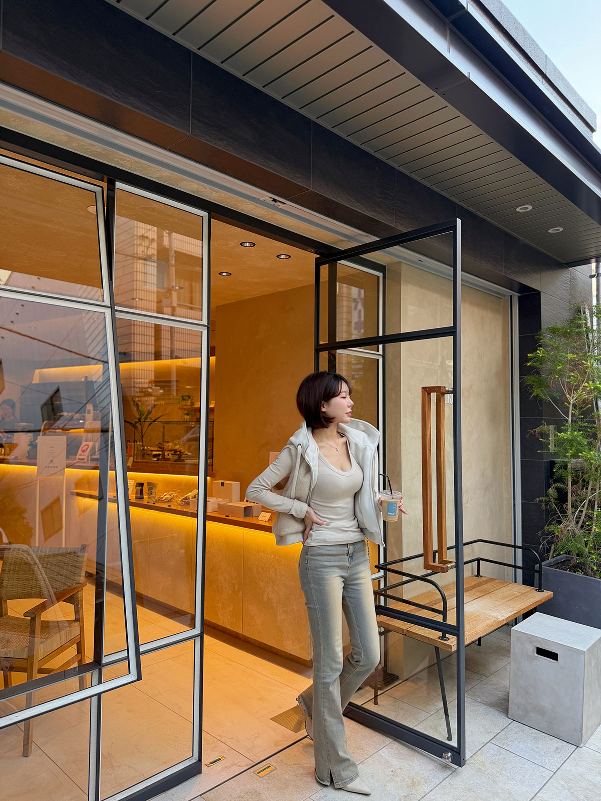 クン スキニーポインテッドトゥショートブーツ カラー:レザーブラック、マットベージュ、マットブラック