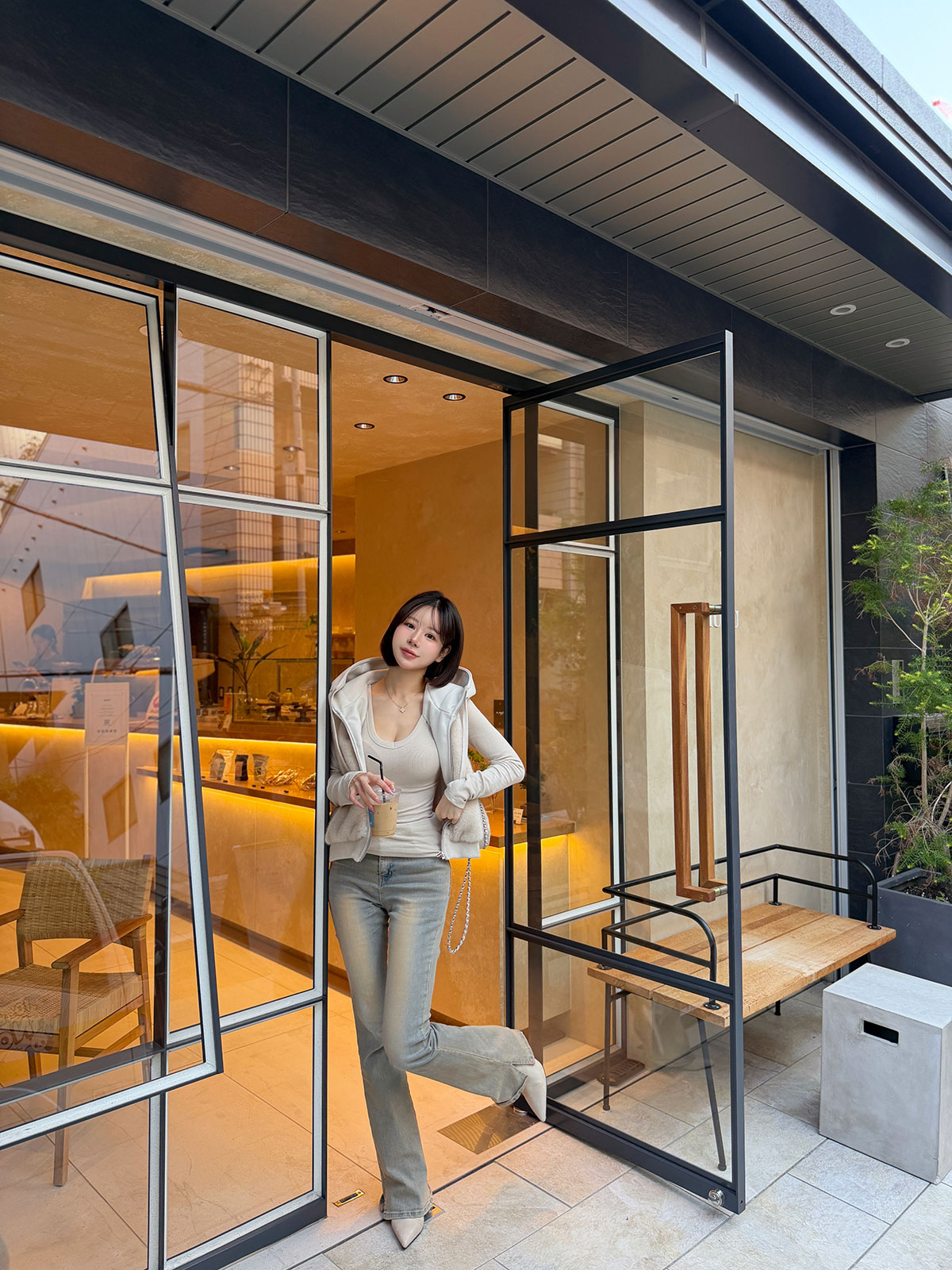 クン スキニーポインテッドトゥショートブーツ カラー:レザーブラック、マットベージュ、マットブラック