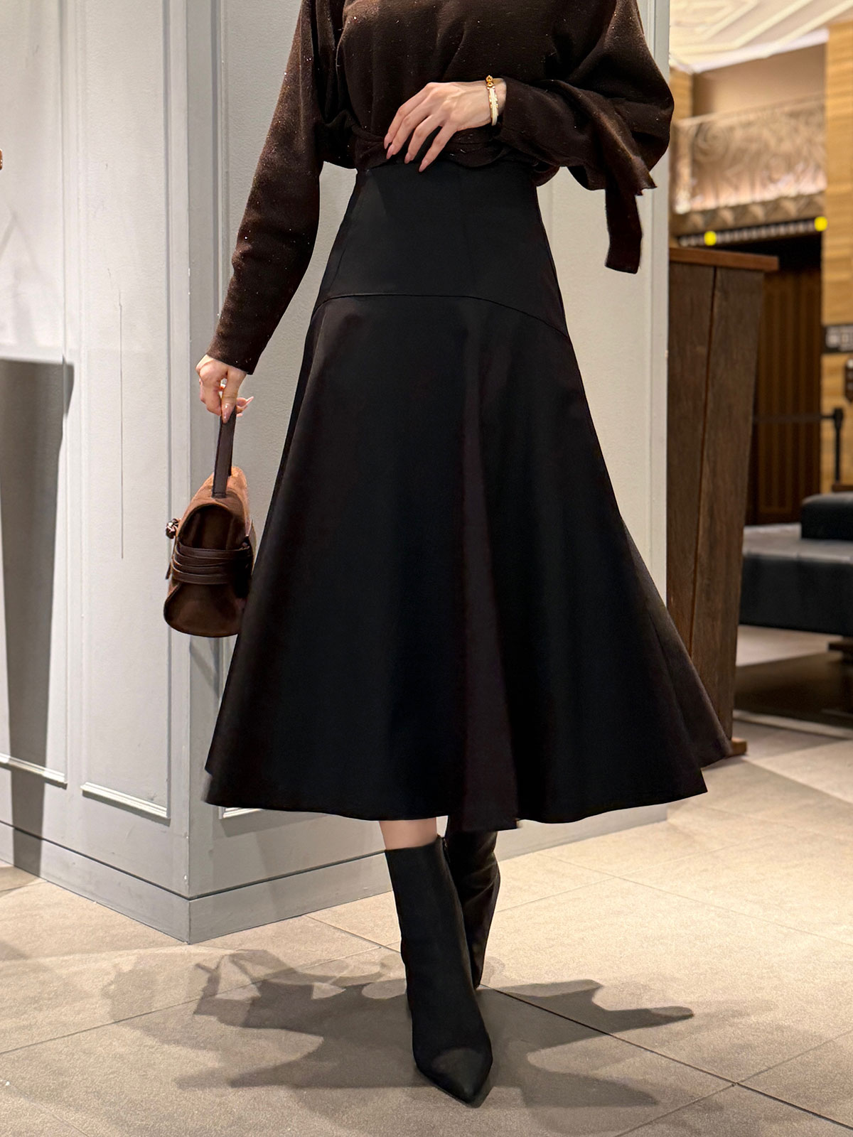 クン スキニーポインテッドトゥショートブーツ カラー:レザーブラック、マットベージュ、マットブラック