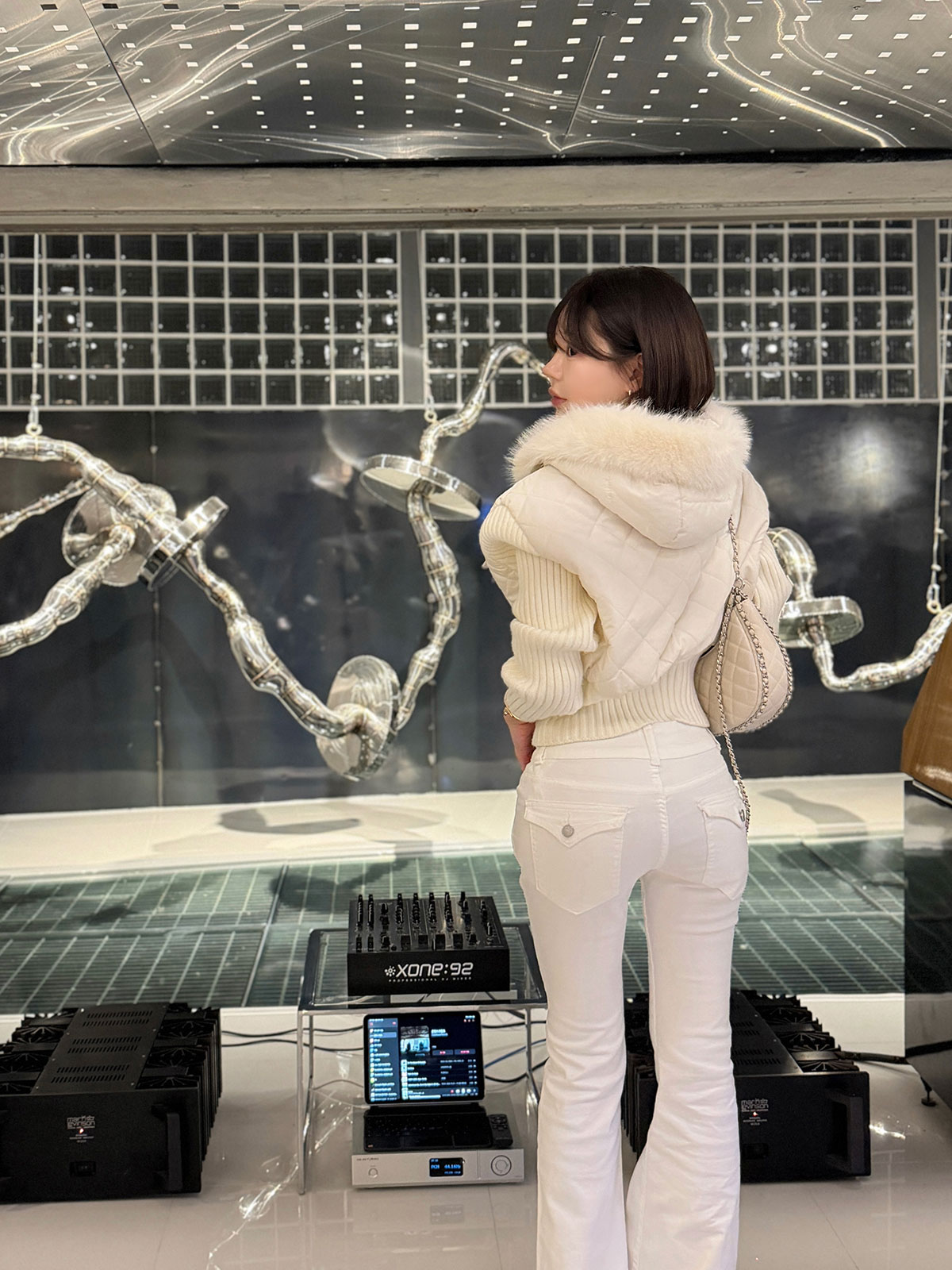 ���� �����饤���̡��ɥȡ���ǥ˥� ���顼:�ۥ磻�ȡ��١�����