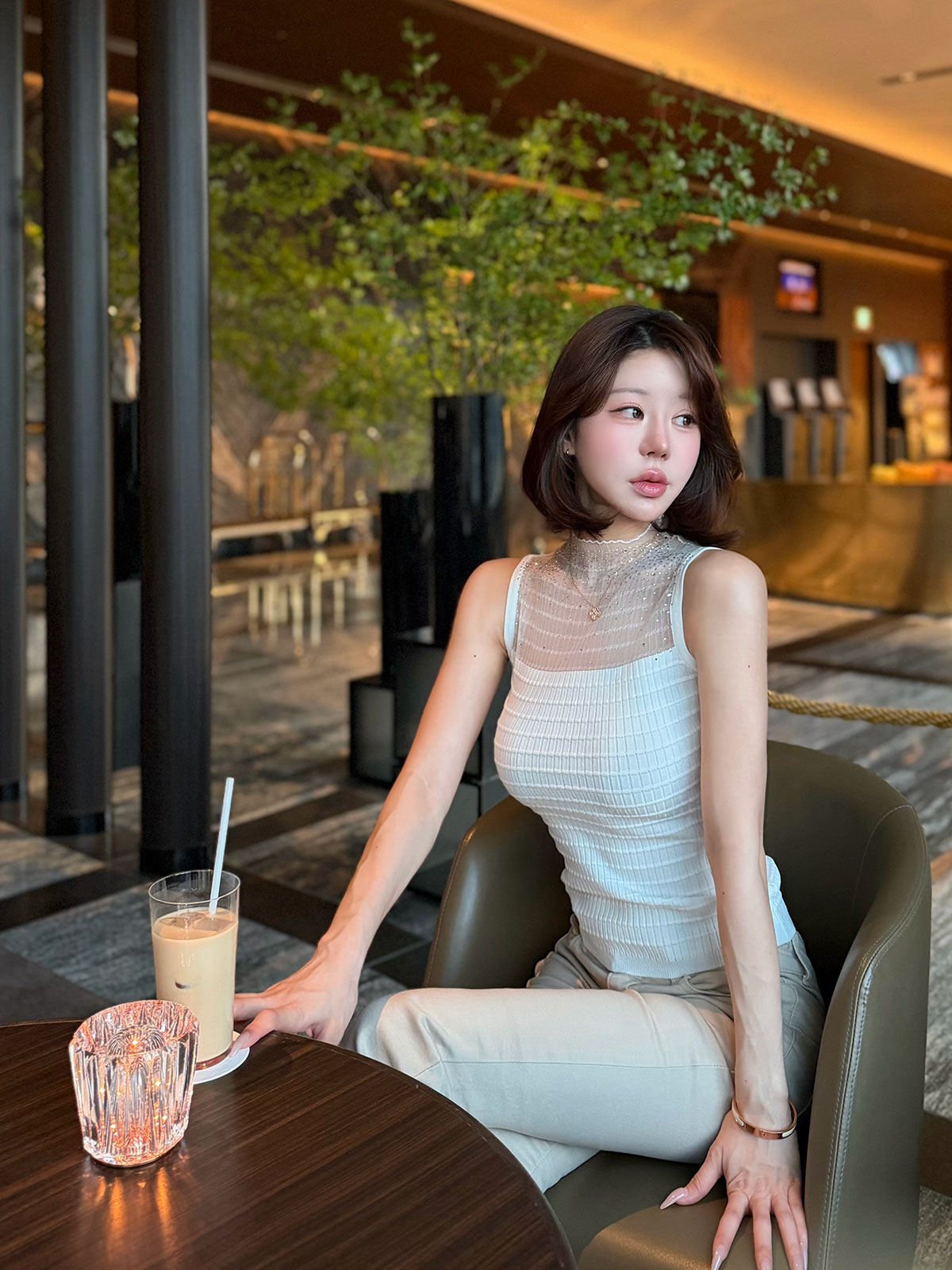 ���� Glint�������ӥ��塼top ���顼:�֥�å����ۥ磻�ȡ��饤�ȥԥ�