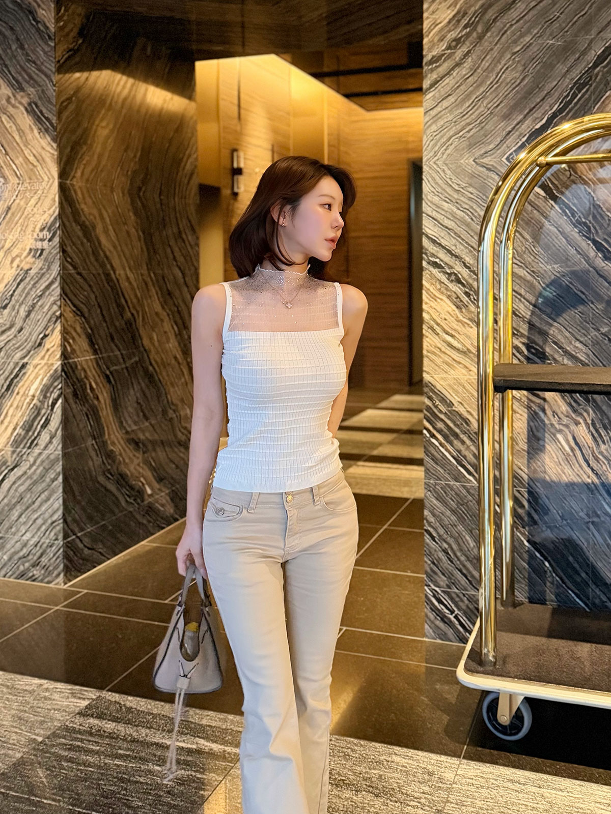 ���� Glint�������ӥ��塼top ���顼:�֥�å����ۥ磻�ȡ��饤�ȥԥ�