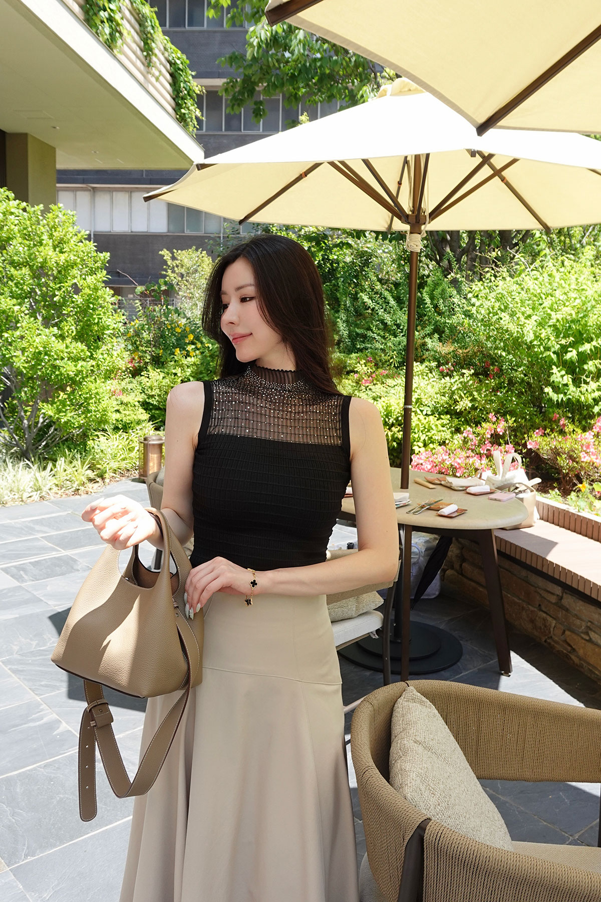���� Glint�������ӥ��塼top ���顼:�֥�å����ۥ磻�ȡ��饤�ȥԥ�