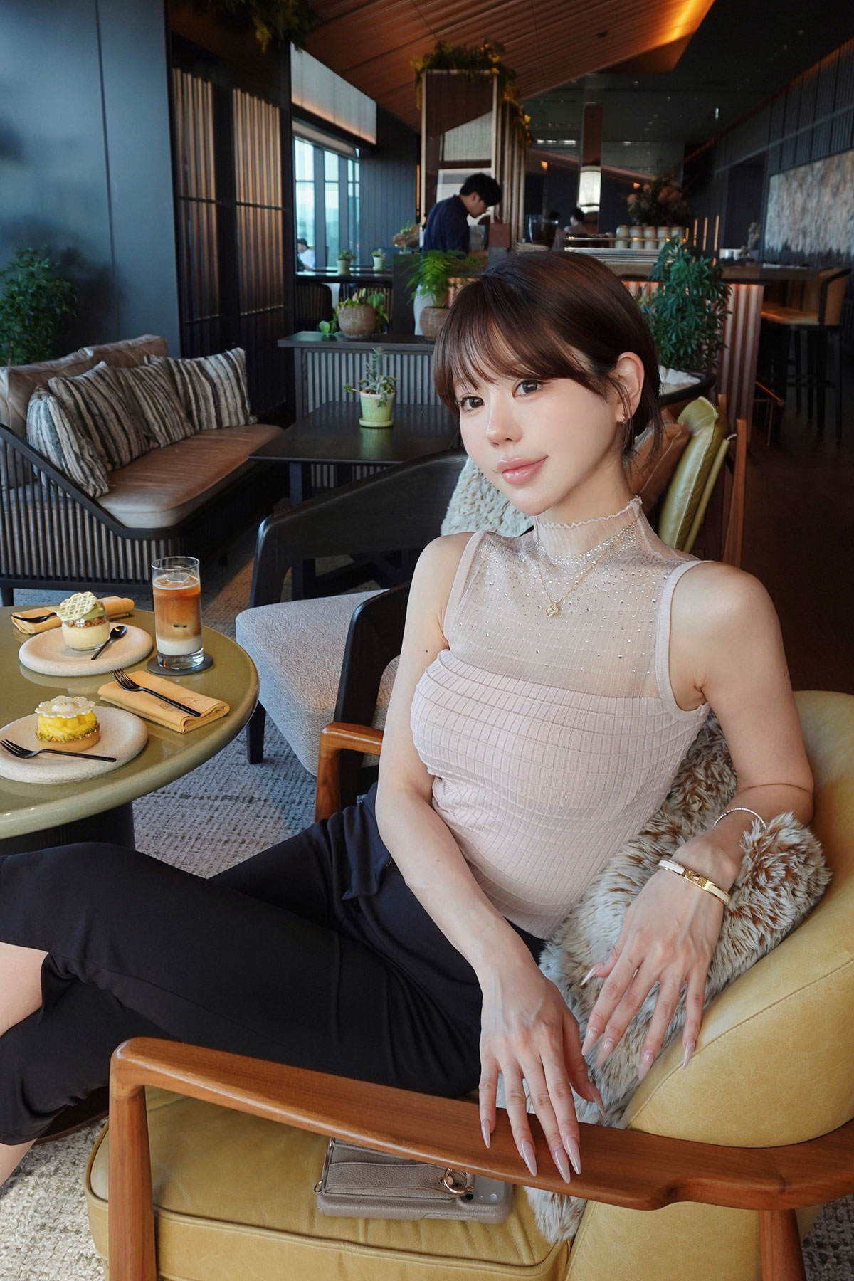 ���� Glint�������ӥ��塼top ���顼:�֥�å����ۥ磻�ȡ��饤�ȥԥ�