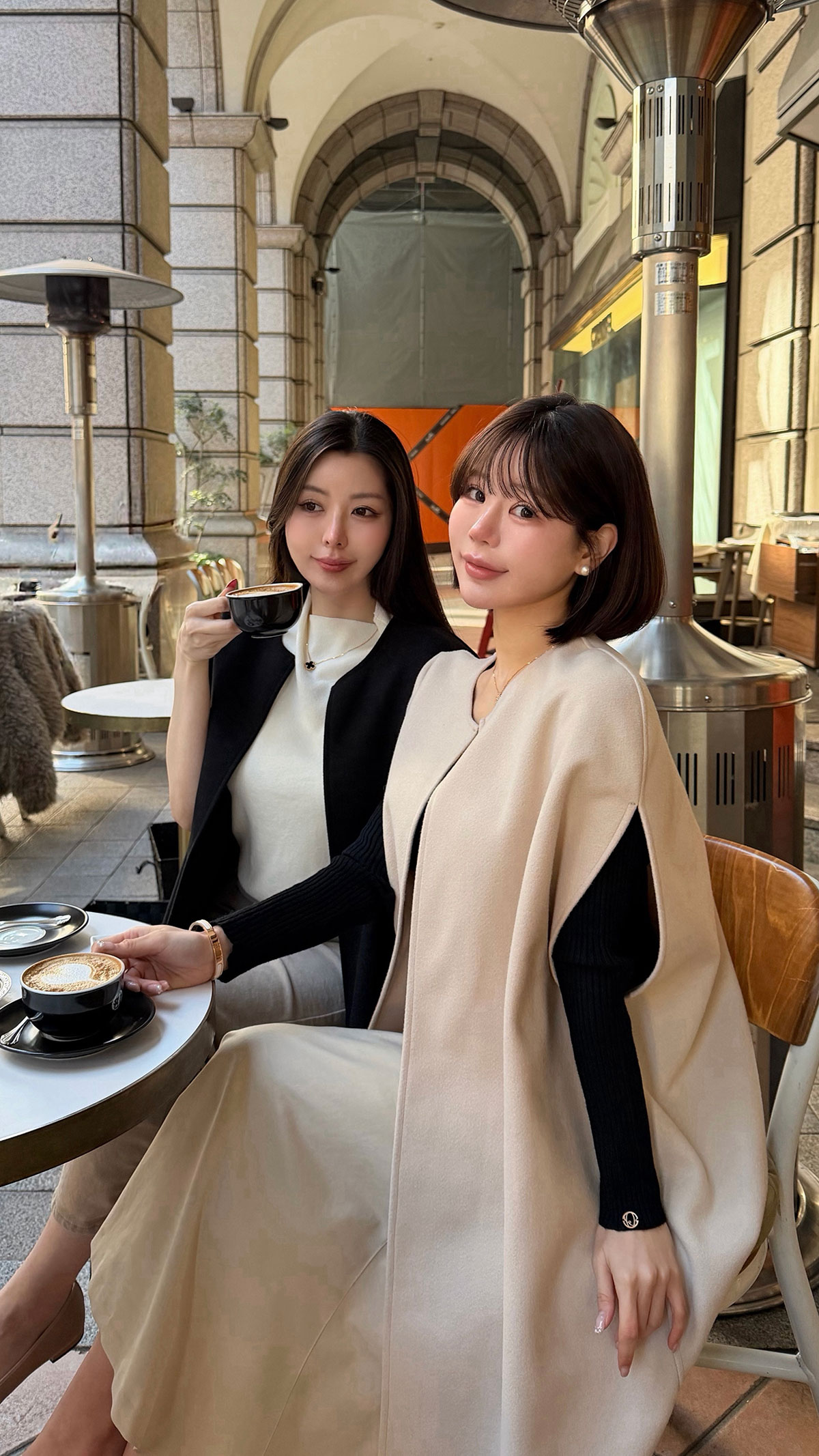 Calmeノーカラーロングジレ カラー: ブラック、エクリュ