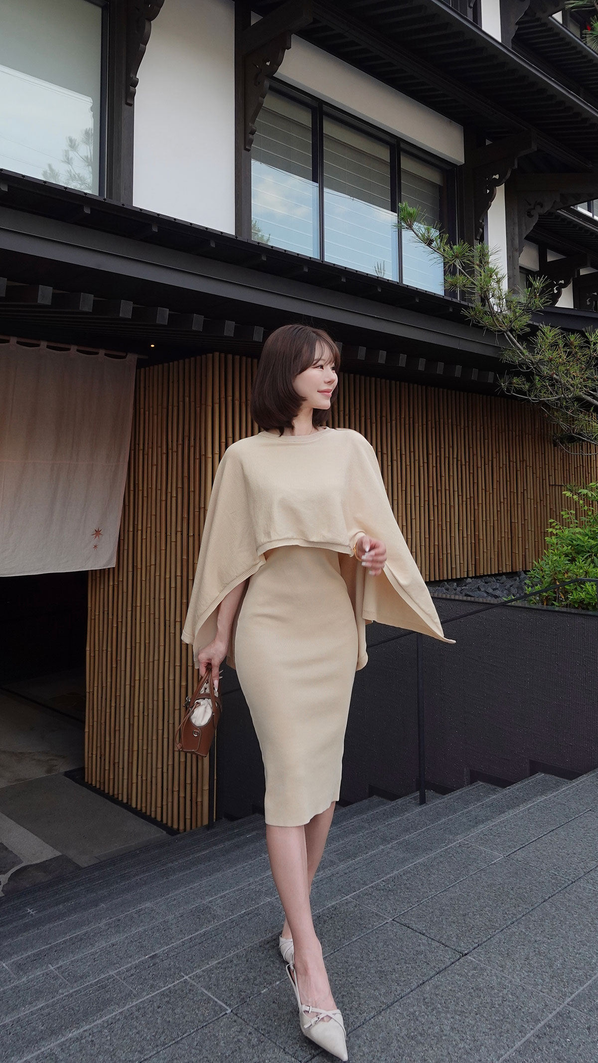 Etoffe Belt Cape ops カラー: ブラック、ライトベージュ